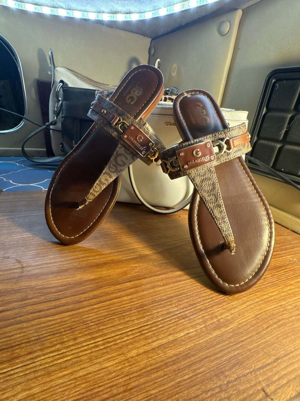 GBG Los Angeles Brown Logo T-Strap Flat Sandals Women's Size 8.5M
